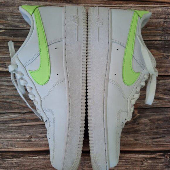Nike Air Force 1 07 Low barely volt white and bright green women's size 9.5 - Picture 6 of 7